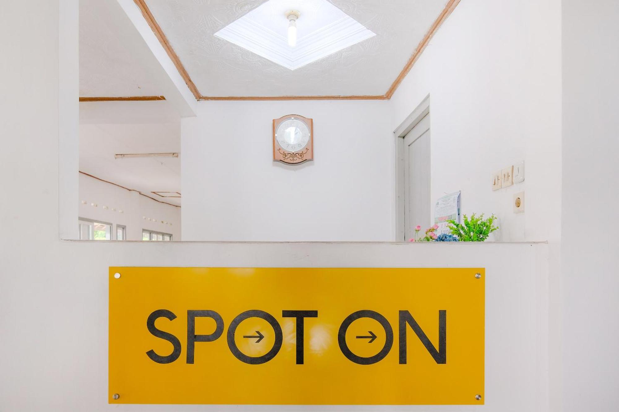 Oyo Life 2638 Hotel Raya Sarangan Luaran gambar