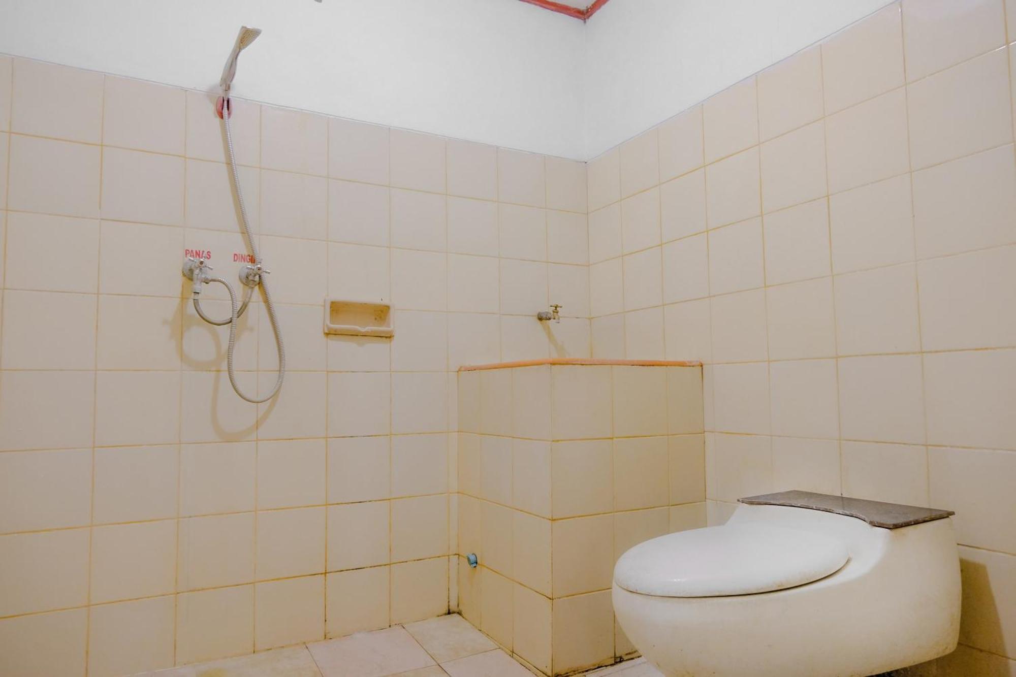 Oyo Life 2638 Hotel Raya Sarangan Luaran gambar