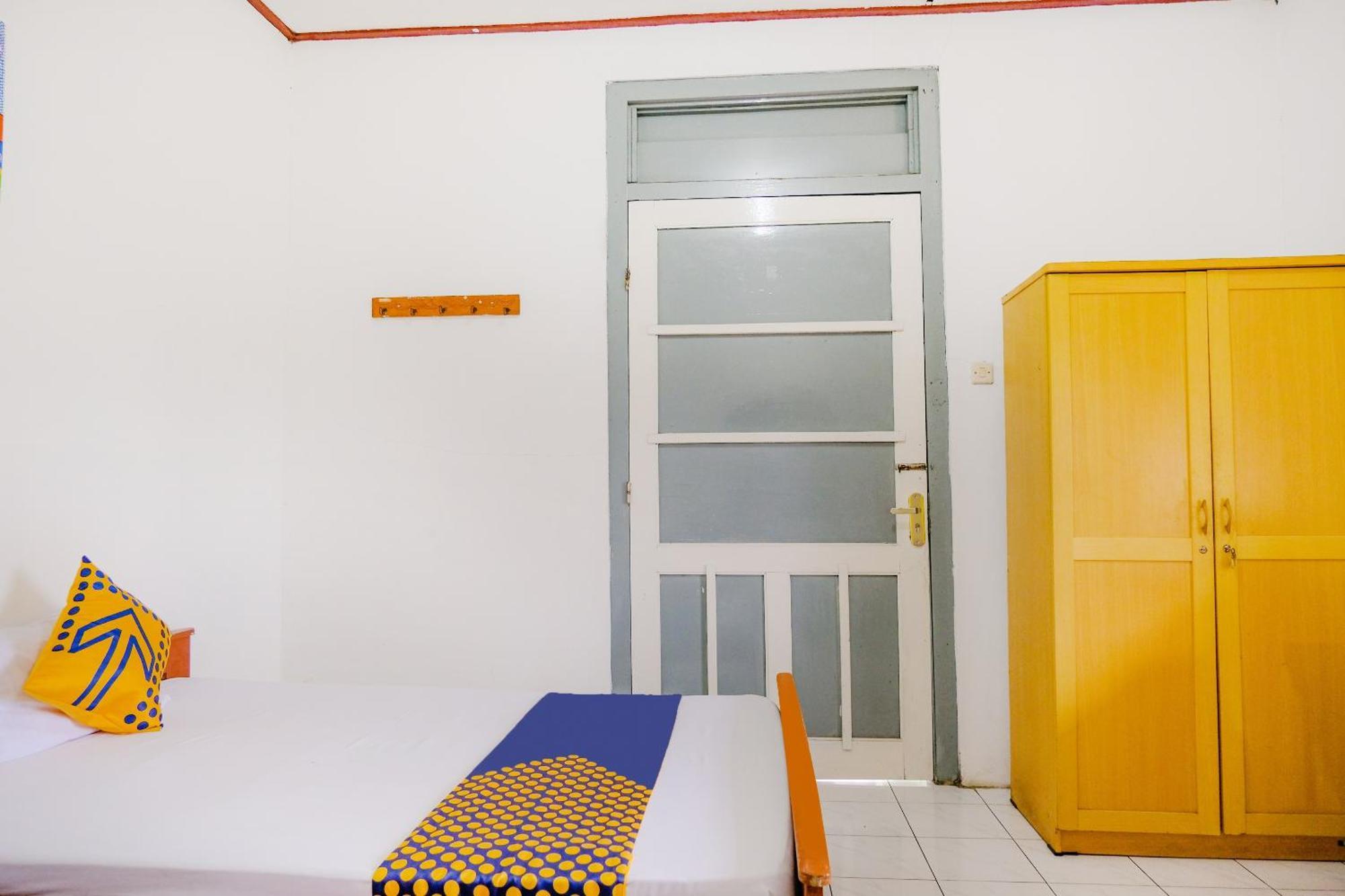 Oyo Life 2638 Hotel Raya Sarangan Luaran gambar