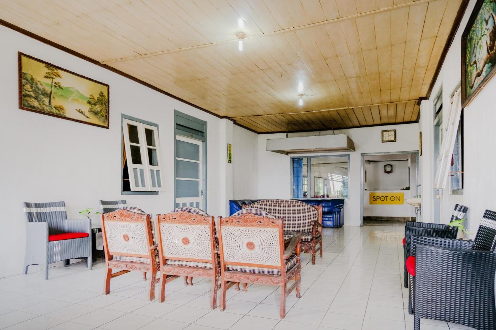 Oyo Life 2638 Hotel Raya Sarangan Luaran gambar