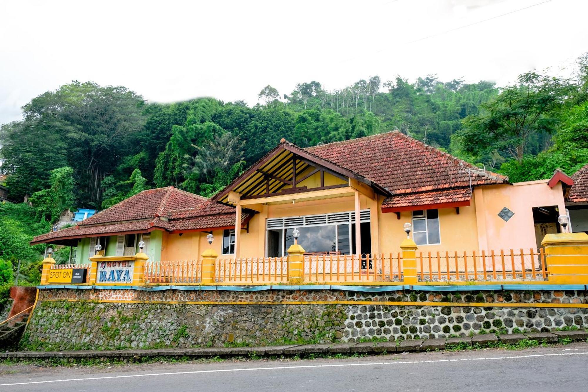 Oyo Life 2638 Hotel Raya Sarangan Luaran gambar